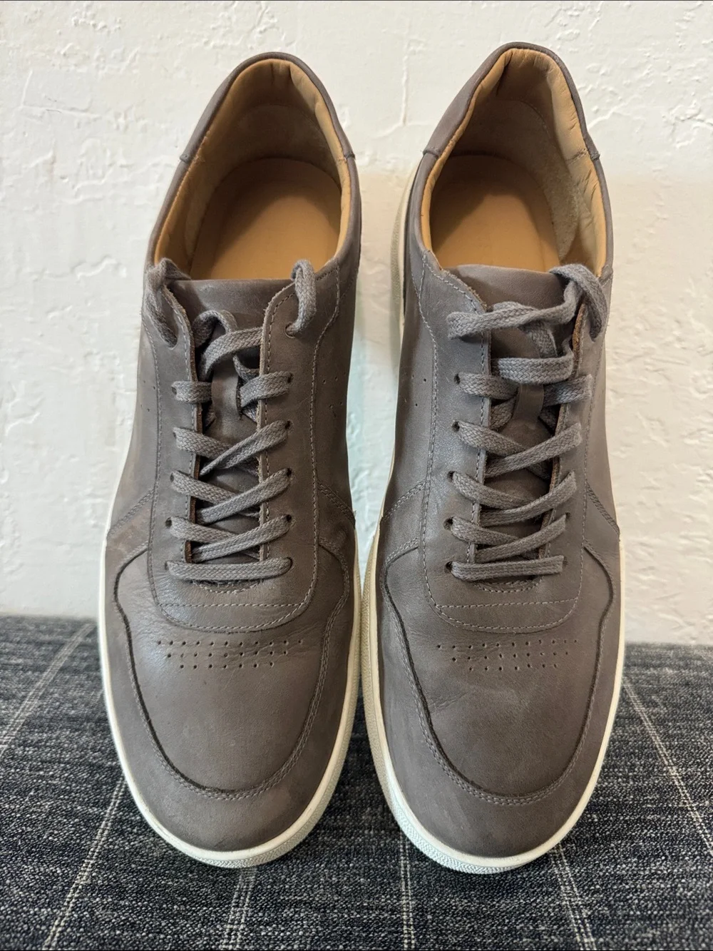Men's Casual Leather Sneakers in Gray Nisolo brand lightly used